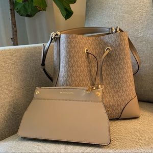 Michael Kors Mercer Gallery Med Shoulder Bag